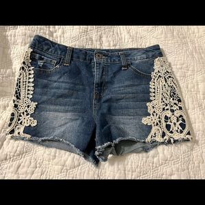 Teen girls Arizona jean shorts with lace. Size 16.